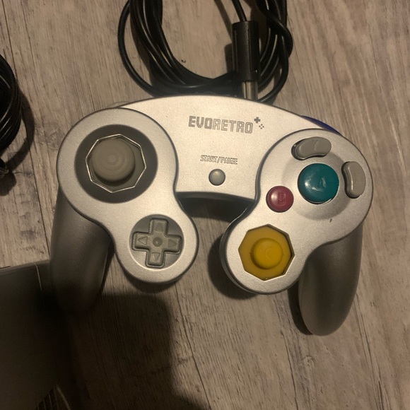 Nintendo GameCube Silver Console DOL-101 w/ Controller & Cables - Picture 6 of 10